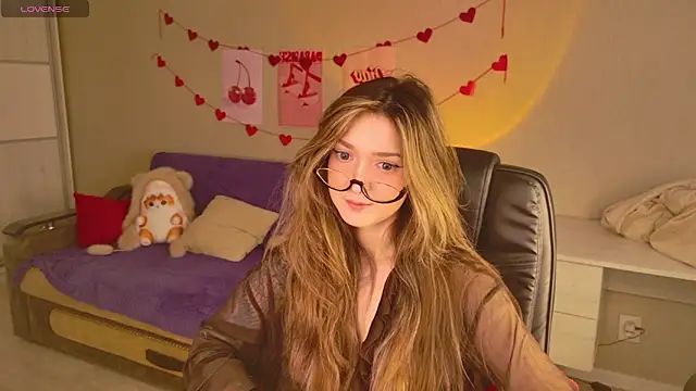 Snapshot of BellaSink chatting on February 9, 5:38 am BellaSink online show from February 9, 5:38 am