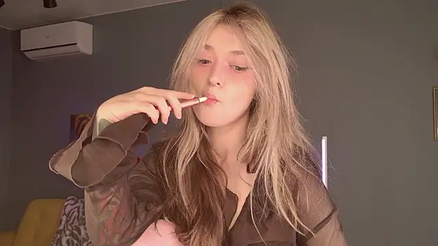 Snapshot of BellaSink chatting on March 3, 5:36 am BellaSink online show from March 3, 5:36 am