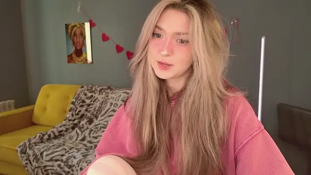 Snapshot of BellaSink chatting on February 21, 5:31 am BellaSink online show from February 21, 5:31 am