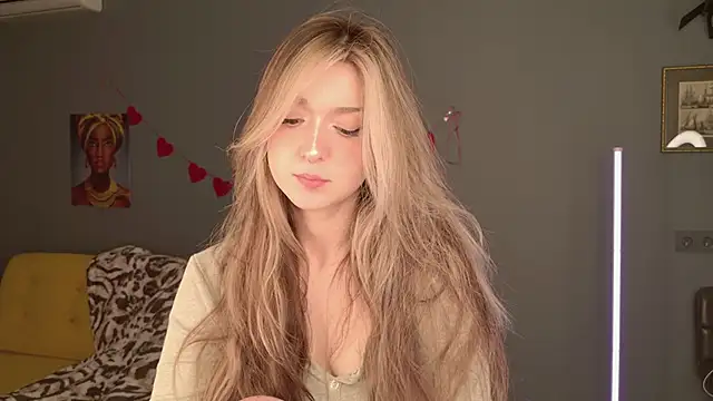 Snapshot of BellaSink chatting on February 26, 5:40 am BellaSink online show from February 26, 5:40 am