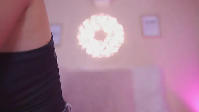 Snapshot of Meggie_ chatting on December 3, 11:58 pm Meggie online show from December 3, 11:58 pm