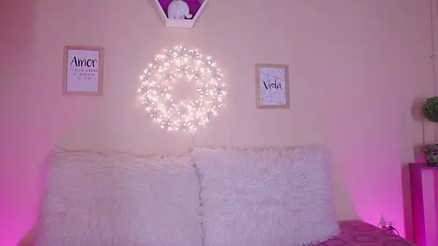 Snapshot of Meggie_ chatting on November 8, 9:29 pm Meggie online show from November 8, 9:29 pm