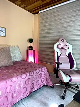 Snapshot of Meggie_ chatting on November 21, 11:15 pm Meggie online show from November 21, 11:15 pm