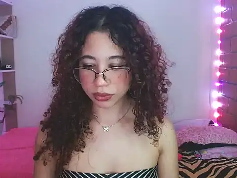 Medussa3033 online show from March 29, 10:00 pm