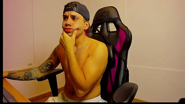 Mike montoya01 online show from December 4, 10:20 pm