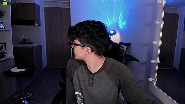 Mikeyvioleta  online show from February 17, 8:22 am