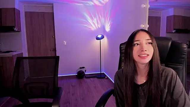 Mikeyvioleta  online show from December 21, 3:08 am