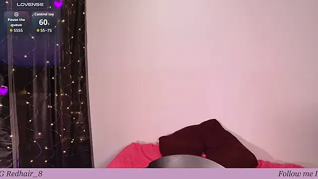 Snapshot of Rhosynn chatting on December 2, 4:03 am Rhosynn online show from December 2, 4:03 am