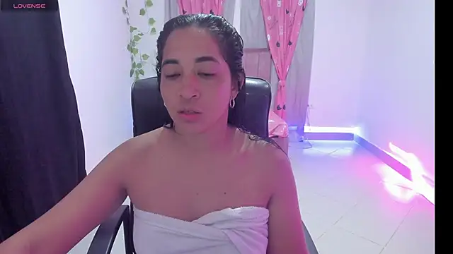 Snapshot of Kruela chatting on May 2, 12:27 am Kruela online show from May 2, 12:27 am