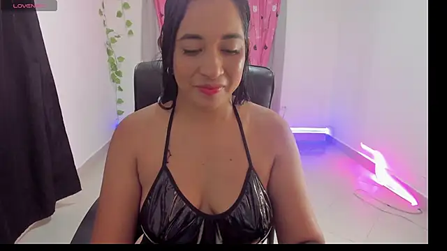 Snapshot of Kruela chatting on May 4, 10:34 pm Kruela online show from May 4, 10:34 pm