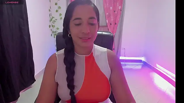 Snapshot of Kruela chatting on April 27, 11:03 pm Kruela online show from April 27, 11:03 pm