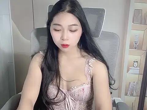 Lilybelle-e online show from October 18, 1:18 am