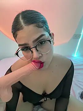 Lucianacuoper online show from November 5, 9:07 pm