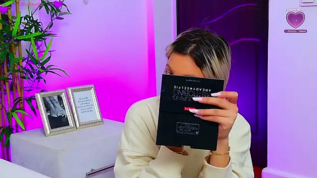 Snapshot of AriannaSins chatting on September 25, 12:11 pm AriannaSins online show from September 25, 12:11 pm