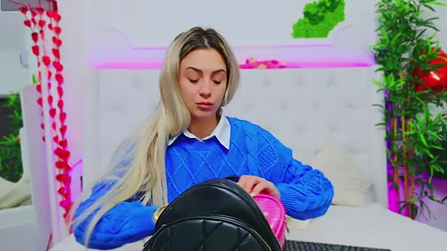 Snapshot of AriannaSins chatting on February 26, 2:05 pm AriannaSins online show from February 26, 2:05 pm