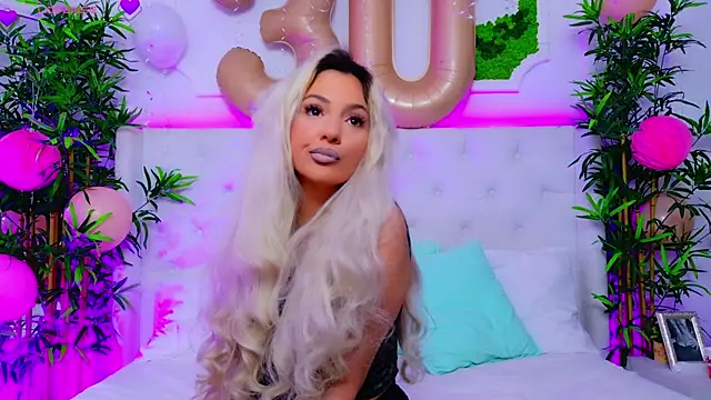 Snapshot of AriannaSins chatting on September 10, 1:21 pm AriannaSins online show from September 10, 1:21 pm