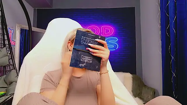 AriannaSins online show from March 6, 5:35 am