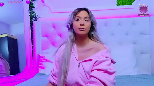 Snapshot of AriannaSins chatting on December 15, 1:39 pm AriannaSins online show from December 15, 1:39 pm