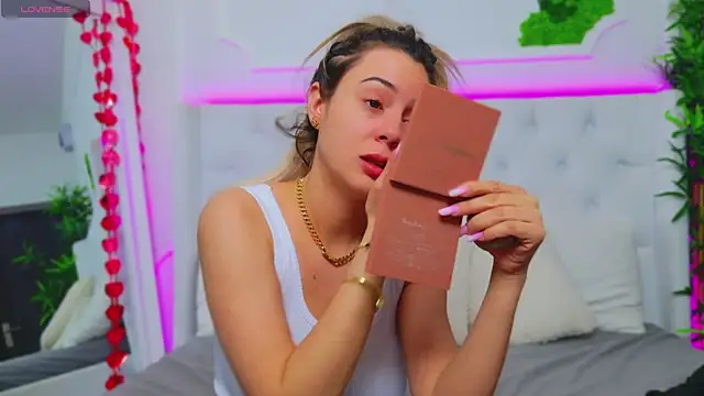 Snapshot of AriannaSins chatting on March 22, 5:39 am AriannaSins online show from March 22, 5:39 am