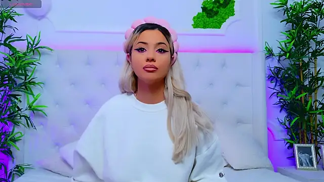 Snapshot of AriannaSins chatting on October 1, 12:31 pm AriannaSins online show from October 1, 12:31 pm