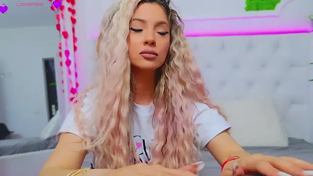 Snapshot of AriannaSins chatting on March 14, 1:35 pm AriannaSins online show from March 14, 1:35 pm