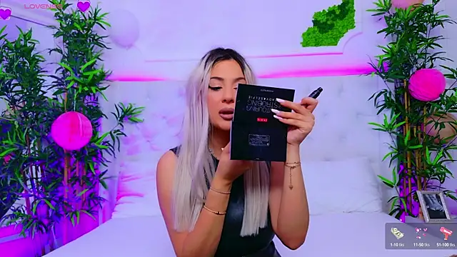 Snapshot of AriannaSins chatting on September 22, 12:33 pm AriannaSins online show from September 22, 12:33 pm