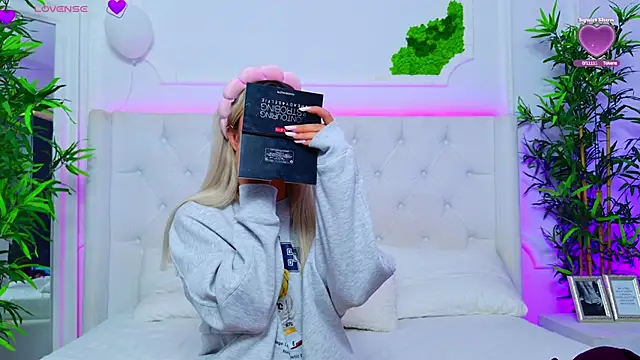 Snapshot of AriannaSins chatting on September 29, 12:22 pm AriannaSins online show from September 29, 12:22 pm