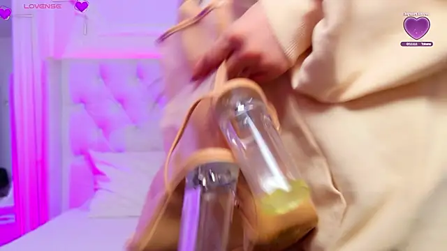 AriannaSins online show from February 12, 1:33 pm