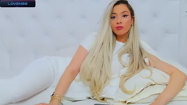 Snapshot of AriannaSins chatting on February 24, 4:15 pm AriannaSins online show from February 24, 4:15 pm