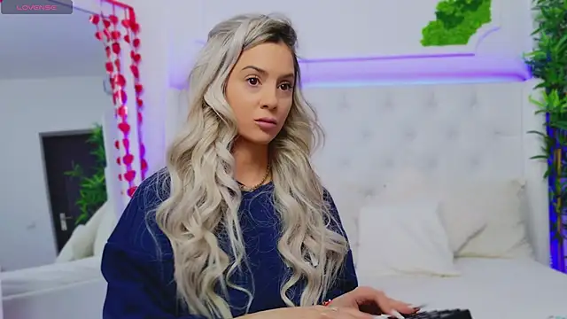 Snapshot of AriannaSins chatting on March 4, 1:17 pm AriannaSins online show from March 4, 1:17 pm