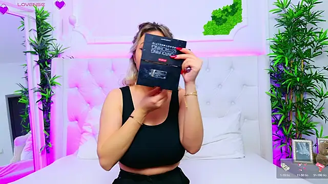 Snapshot of AriannaSins chatting on November 20, 1:56 pm AriannaSins online show from November 20, 1:56 pm