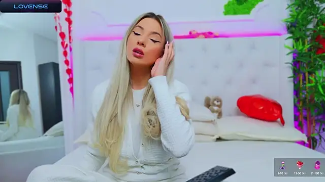 Snapshot of AriannaSins chatting on February 24, 1:10 pm AriannaSins online show from February 24, 1:10 pm