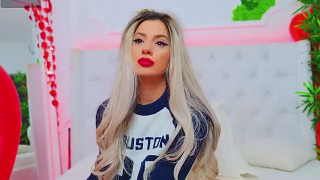 Snapshot of AriannaSins chatting on February 15, 1:53 am AriannaSins online show from February 15, 1:53 am