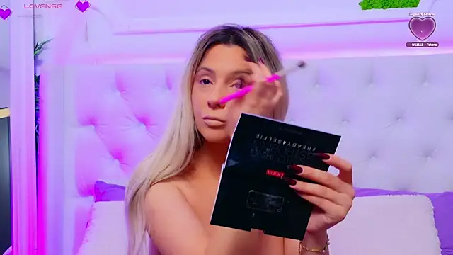 AriannaSins online show from December 18, 1:15 pm