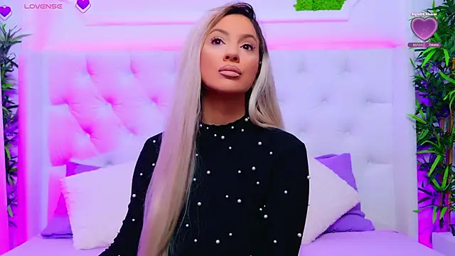 AriannaSins online show from December 17, 1:49 pm