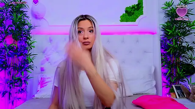 Snapshot of AriannaSins chatting on October 16, 12:35 pm AriannaSins online show from October 16, 12:35 pm