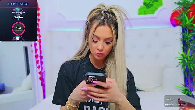 Snapshot of AriannaSins chatting on February 19, 7:59 pm AriannaSins online show from February 19, 7:59 pm