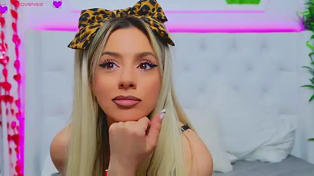 Snapshot of AriannaSins chatting on March 12, 4:46 pm AriannaSins online show from March 12, 4:46 pm