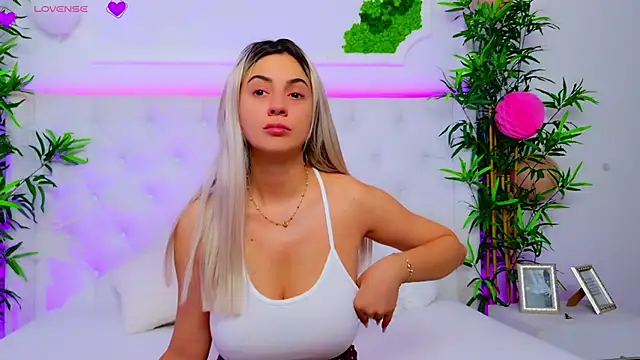 Snapshot of AriannaSins chatting on September 24, 12:22 pm AriannaSins online show from September 24, 12:22 pm