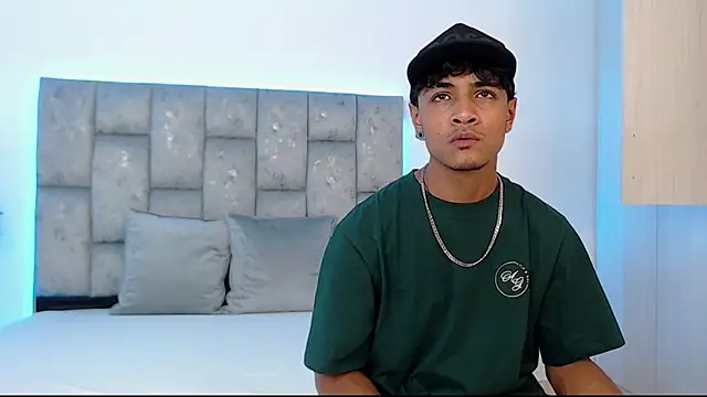 Snapshot of SweetAndSinful chatting on October 20, 3:30 am SweetAndSinful online show from October 20, 3:30 am