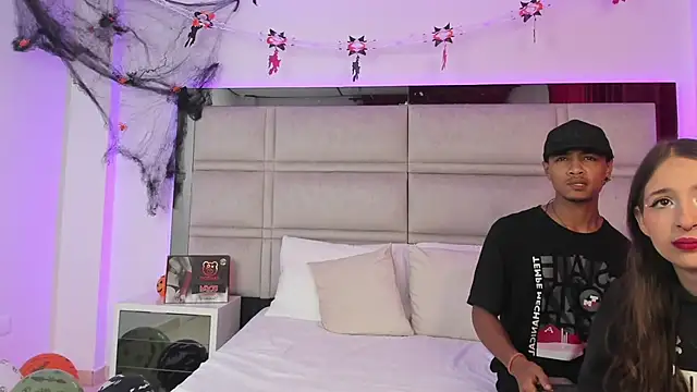 Snapshot of SweetAndSinful chatting on October 27, 3:51 am SweetAndSinful online show from October 27, 3:51 am