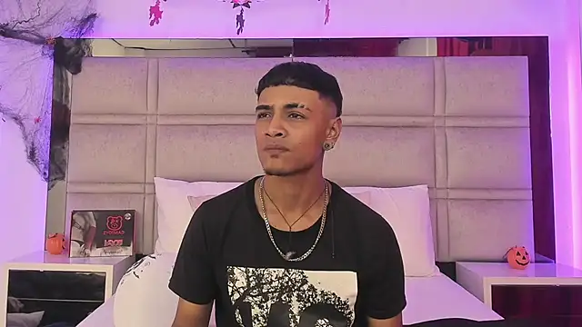 Snapshot of SweetAndSinful chatting on November 1, 4:30 am SweetAndSinful online show from November 1, 4:30 am