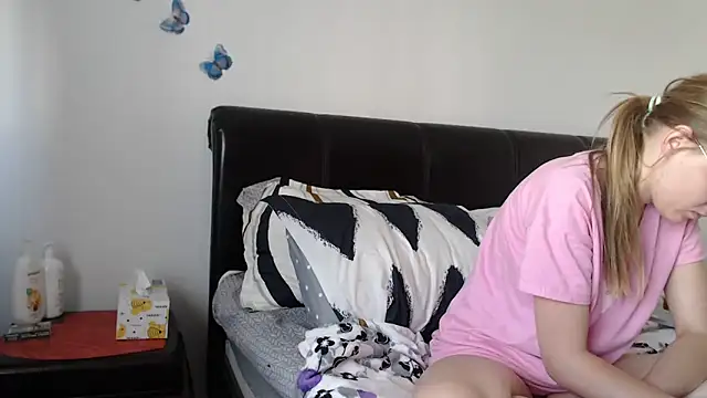 Snapshot of SandyCassie chatting on June 18, 5:50 am SandyCassie online show from June 18, 5:50 am