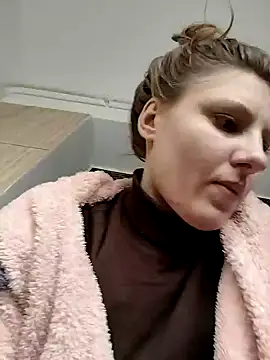 Snapshot of SandyCassie chatting on December 20, 7:44 am SandyCassie online show from December 20, 7:44 am