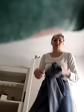 Snapshot of SandyCassie chatting on February 2, 9:41 am SandyCassie online show from February 2, 9:41 am