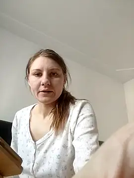 SandyCassie online show from March 24, 7:30 am