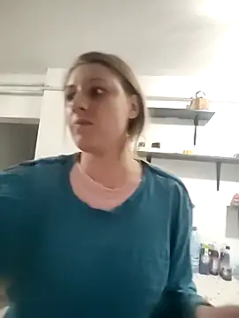 SandyCassie online show from April 13, 5:17 pm