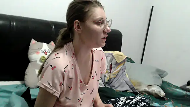 Snapshot of SandyCassie chatting on February 16, 7:45 pm SandyCassie online show from February 16, 7:45 pm