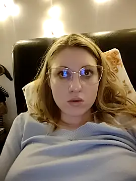 Snapshot of SandyCassie chatting on December 21, 7:26 pm SandyCassie online show from December 21, 7:26 pm