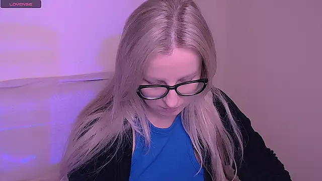 AllaLeomz online show from November 19, 8:03 am